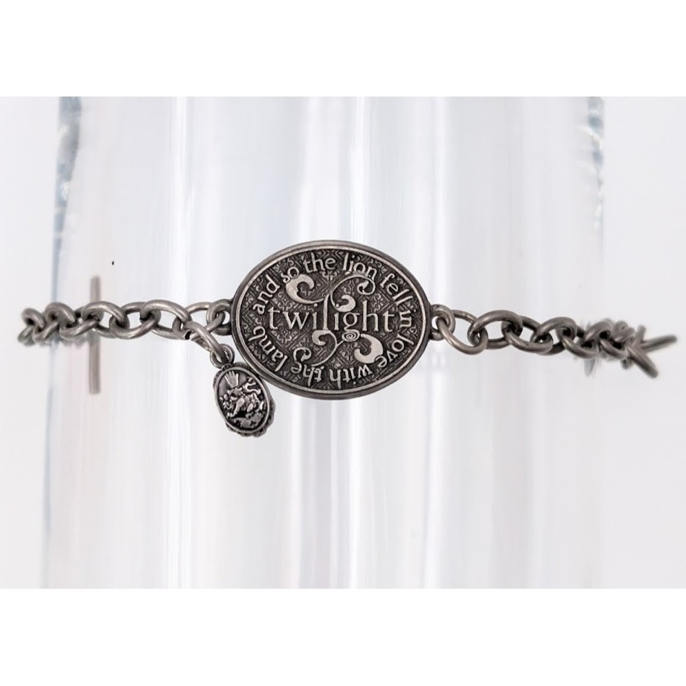 Twilight Saga New Moon Bracelet Silver Tone Cullen Crest‎ Charm Vampire Eternal